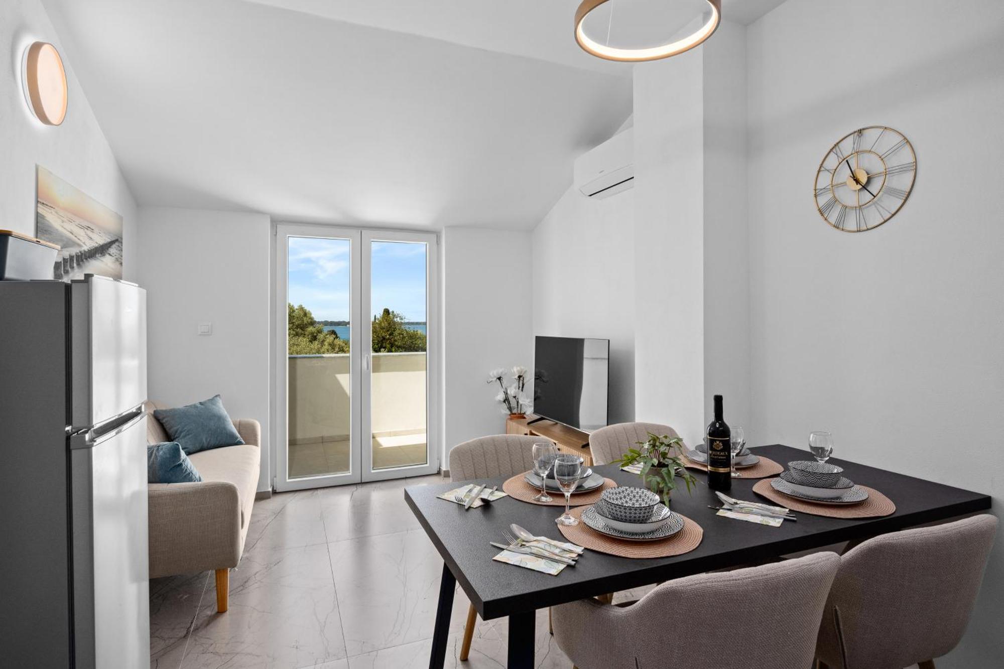 Apartment Nenad - Amazing Sea View ! Only 500 Meters From The Beach ! Fažana Esterno foto