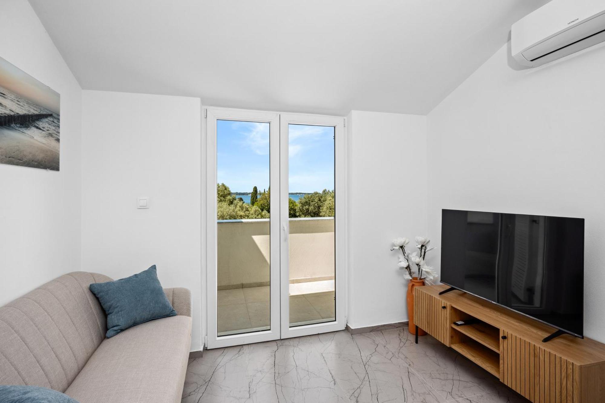Apartment Nenad - Amazing Sea View ! Only 500 Meters From The Beach ! Fažana Esterno foto